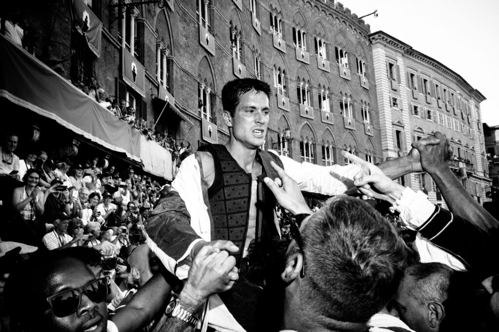 andrea-scire-palio-siena-giraffes-joy-18
