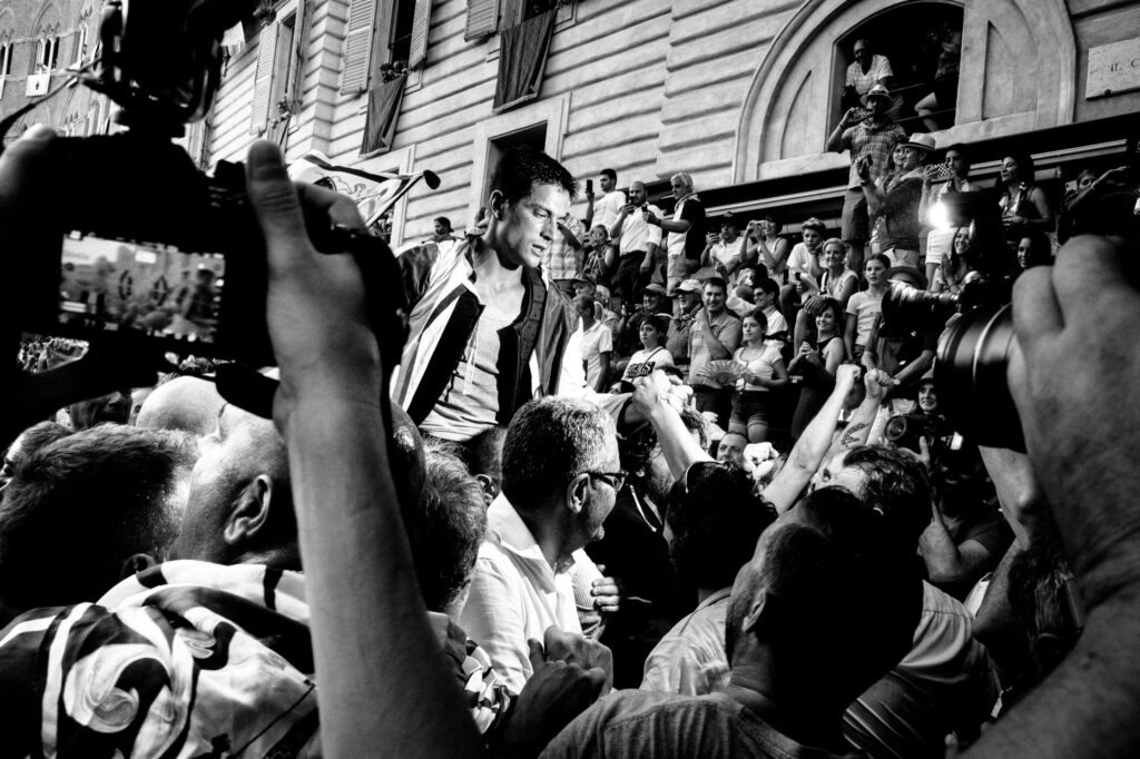 andrea-scire-palio-siena-giraffes-joy-24