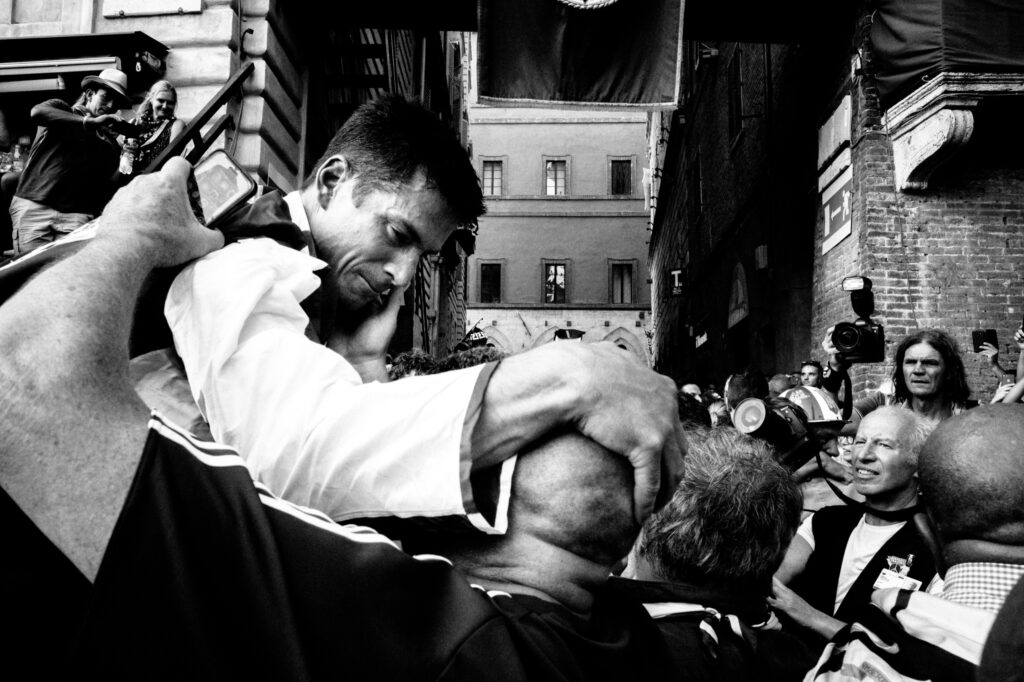 andrea-scire-palio-siena-giraffes-joy-25