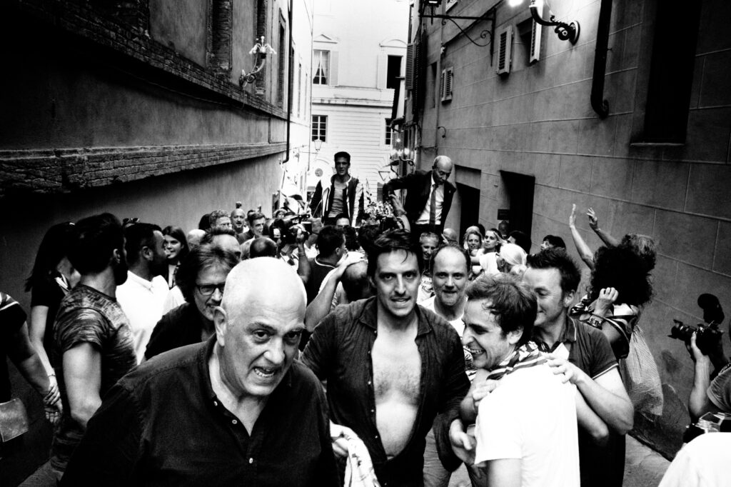 andrea-scire-palio-siena-giraffes-joy-26